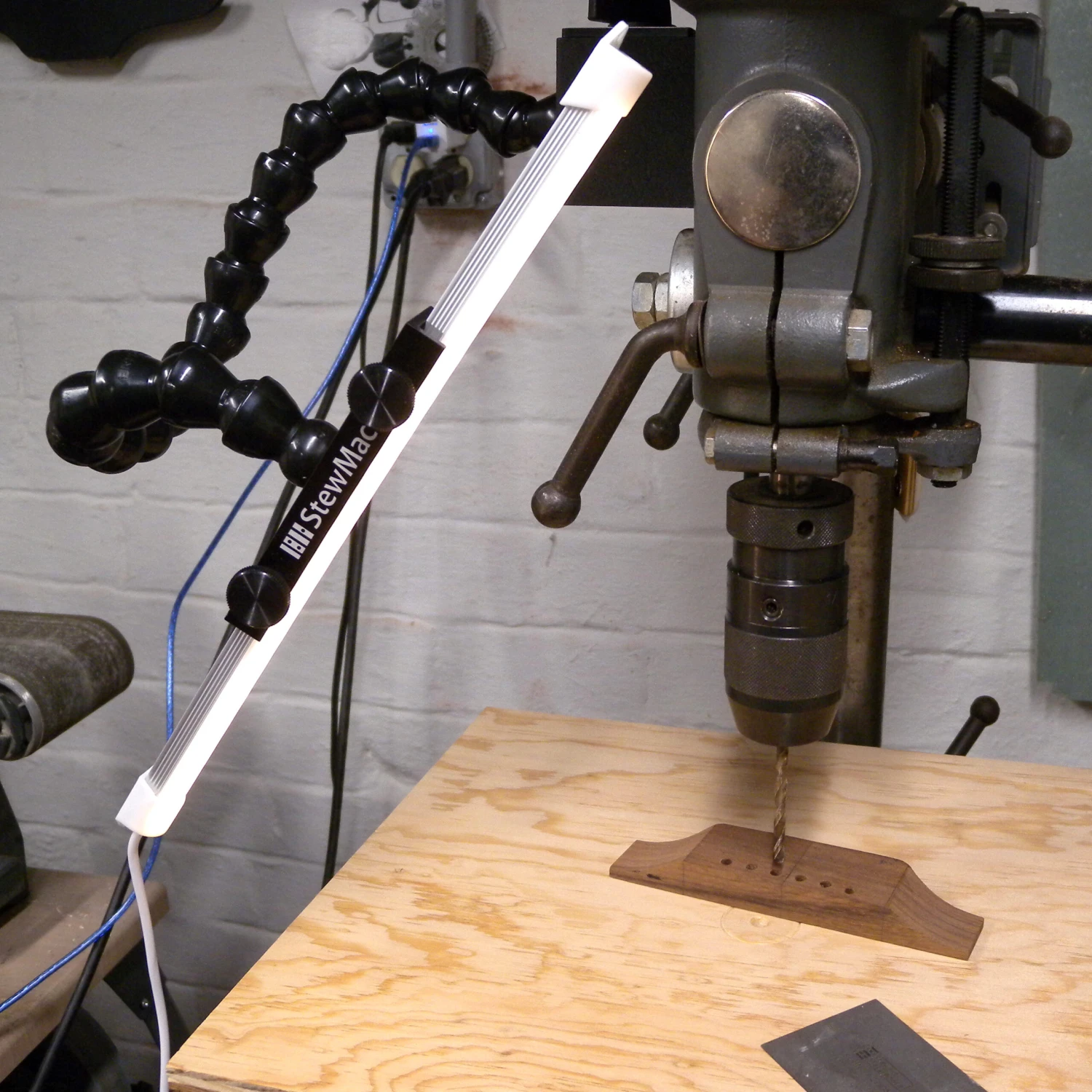 StewMac Light Jig - StewMac 6 StewMac Light Jig - StewMac - Image 4