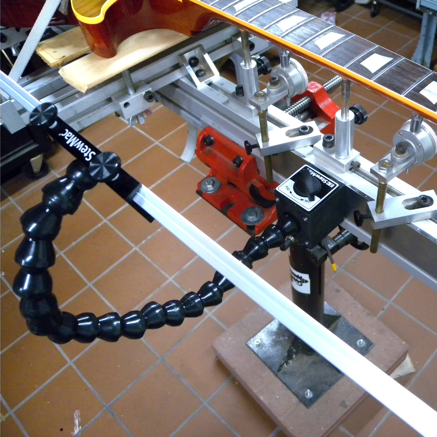 StewMac Light Jig - StewMac 7 StewMac Light Jig - StewMac - Image 5